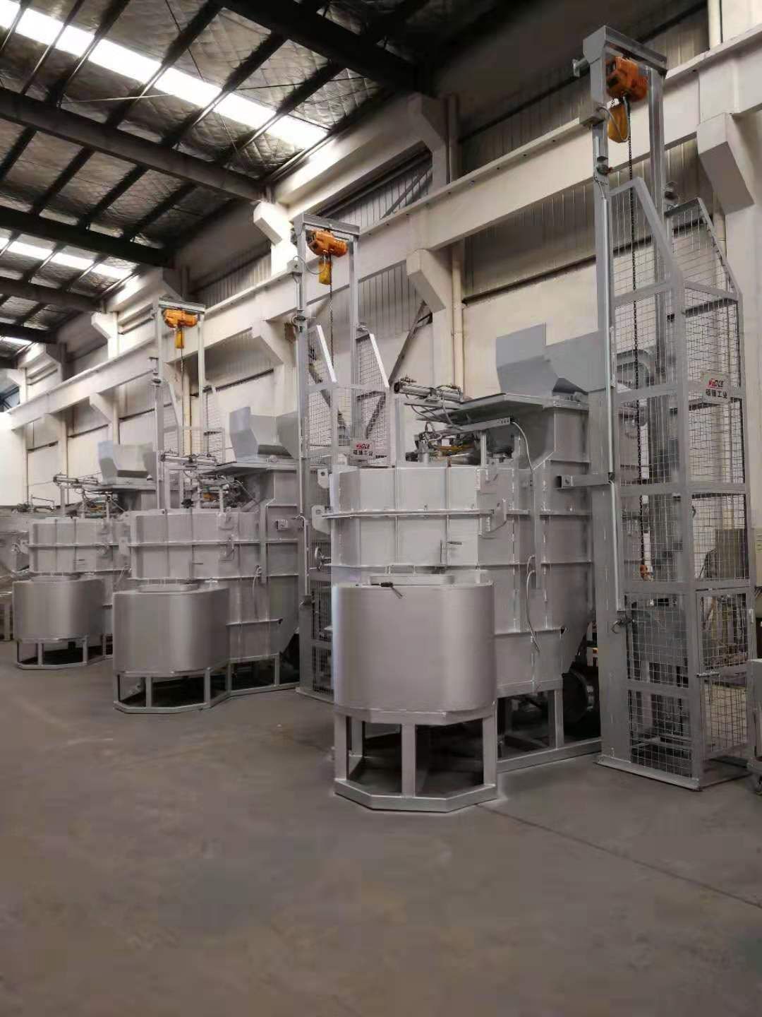 压铸机边炉与连续机边保温炉 有色金属熔炼的核心装备